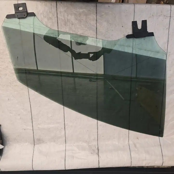 Tesla Model X (2015 - 2021) 43r004530 Стекло передней двери — фото 1