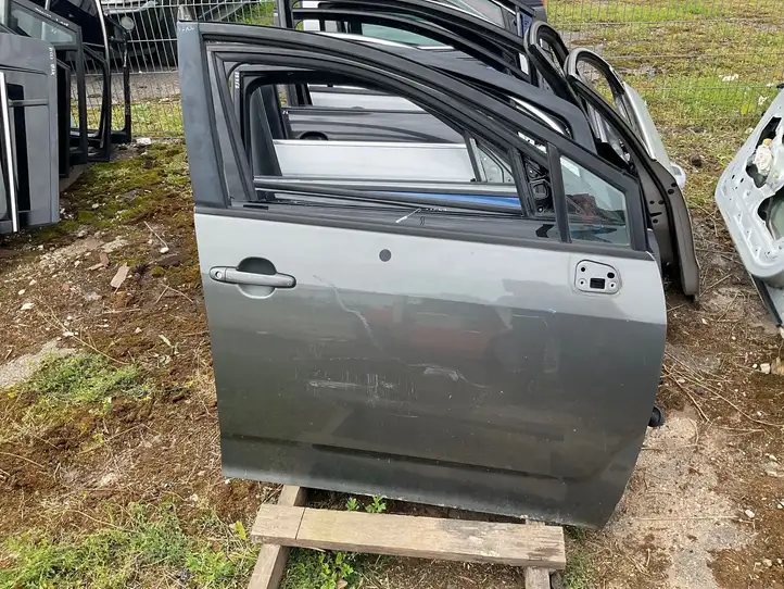 Toyota Corolla Verso AR10 (2004 - 2009) Дверь — фото 3