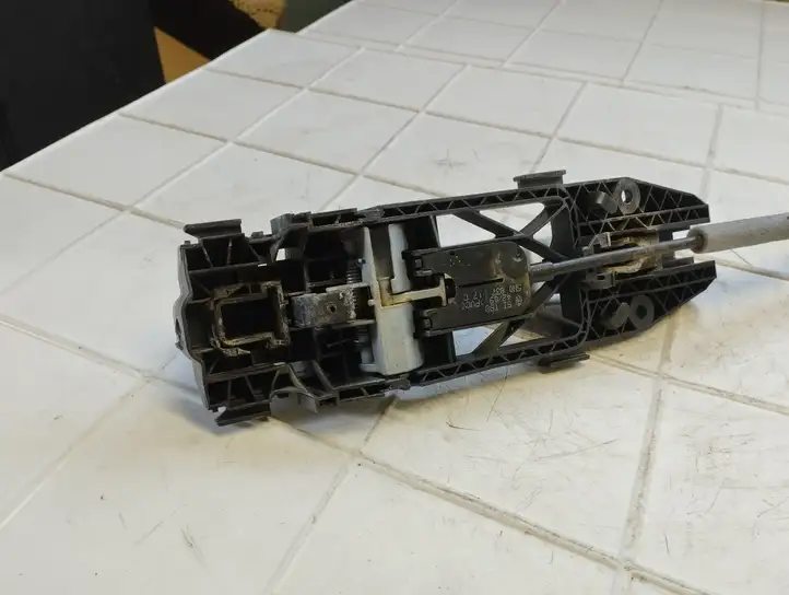 Volkswagen Tiguan (2007 - 2011) 5N0837017C Наружная ручка двери — фото 2