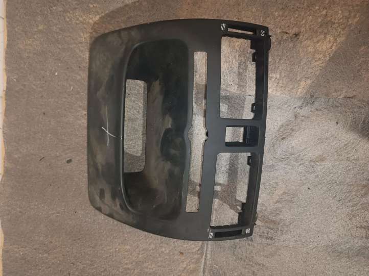 8581 Toyota Avensis T250 Kita panelės detalė