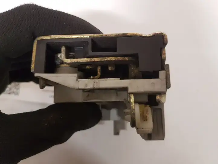 Citroen C5 (2004 - 2008)   Замок передней двери