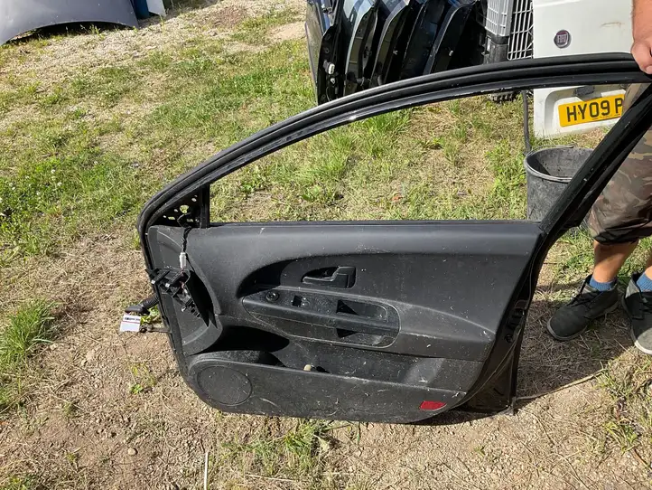 Kia Ceed (2010 - 2012) Дверь — фото 2