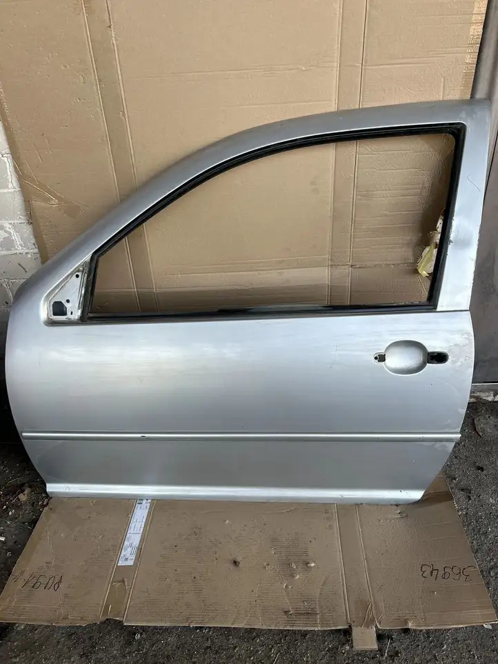 Volkswagen Golf IV (1998 - 2005) Дверь — фото 1