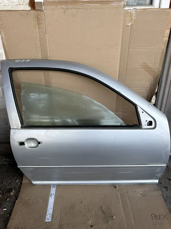 Volkswagen Golf IV (1998 - 2005) Дверь — фото 1
