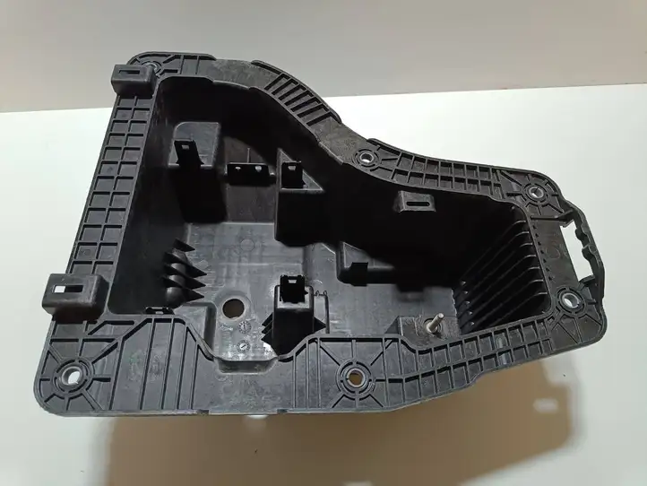 Jeep Cherokee (2022 - ) 68438744AE Крышка ящика аккумулятора — фото 6
