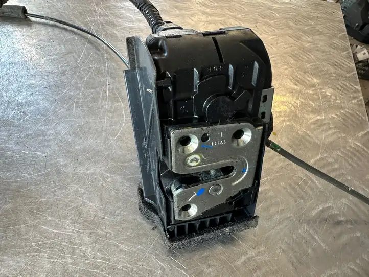 Nissan Juke I F15 (2010 - 2018) 2X12CFLS Замок передней двери — фото 1