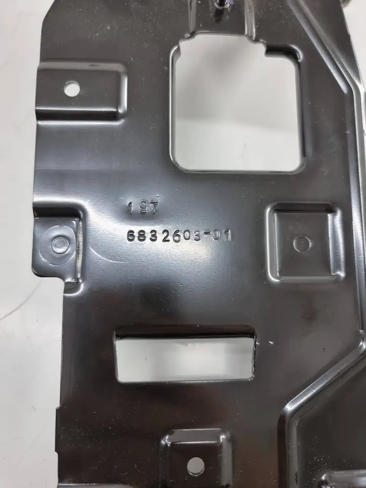 BMW X7 G07 (2018 - ) 6832603 Кронштейн усилителя звука — фото 5