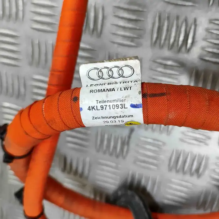 Audi e-tron (2018 - ) 4KL971093L Кабель для зарядки электромобилей — фото 9
