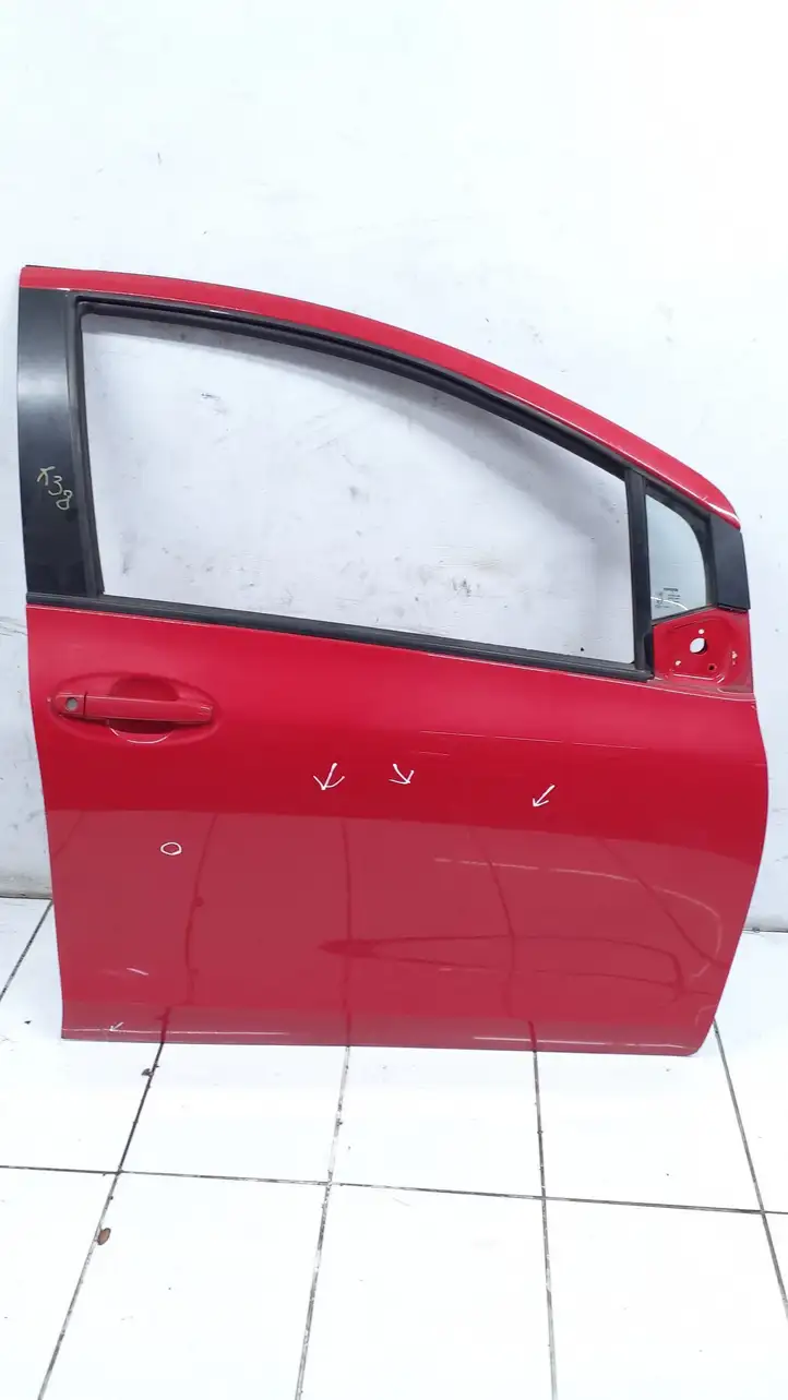 Toyota Yaris (2005 - 2009) Дверь — фото 1