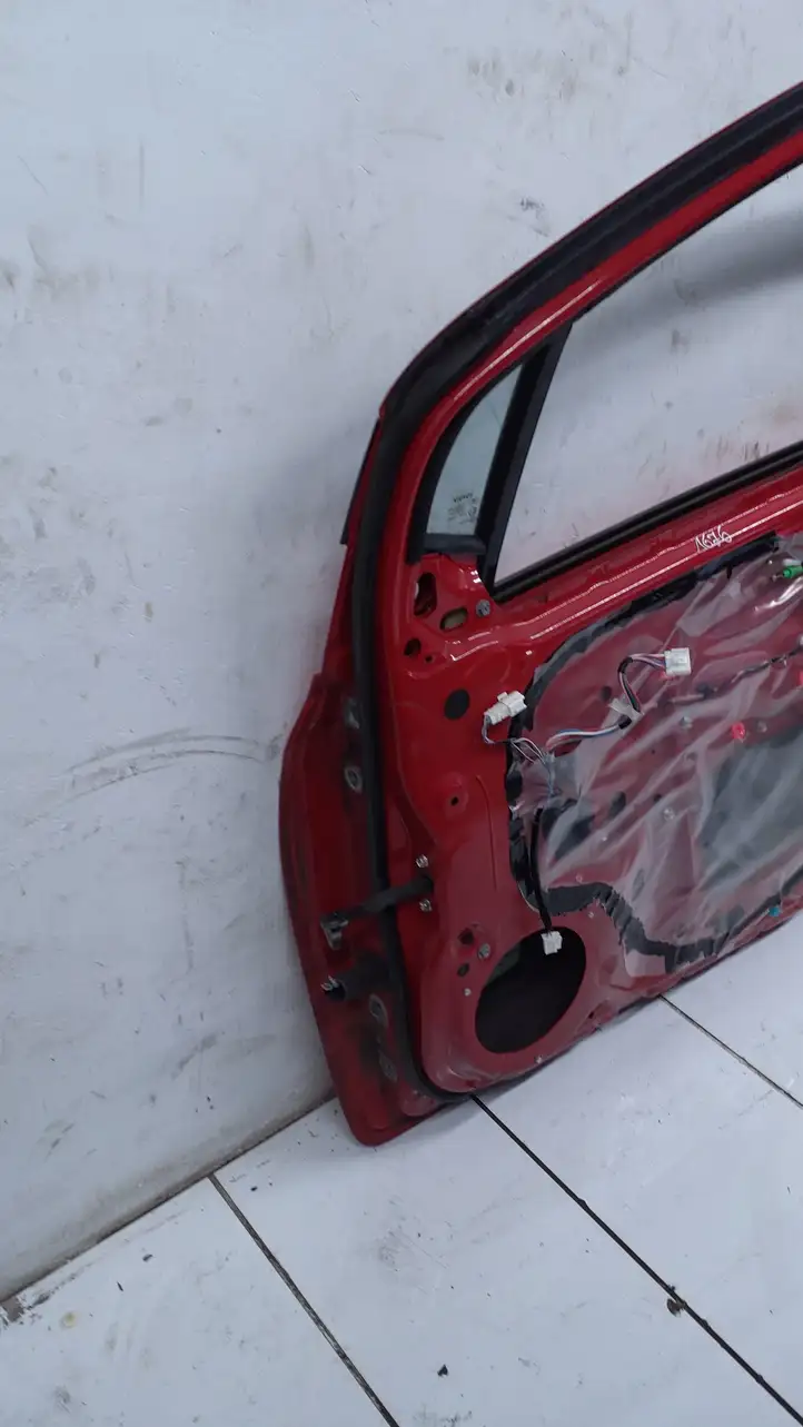Toyota Yaris (2005 - 2009) Дверь — фото 7