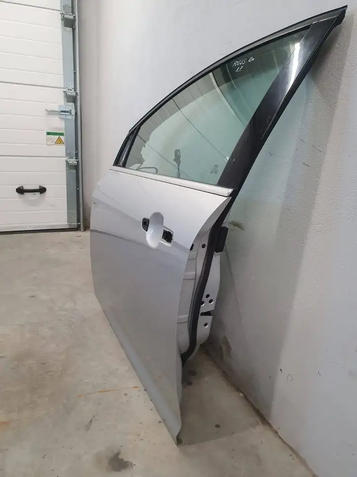 Ford Focus (2011 - 2015) Дверь — фото 12