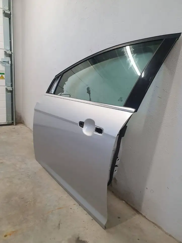 Ford Focus (2011 - 2015) Дверь — фото 13