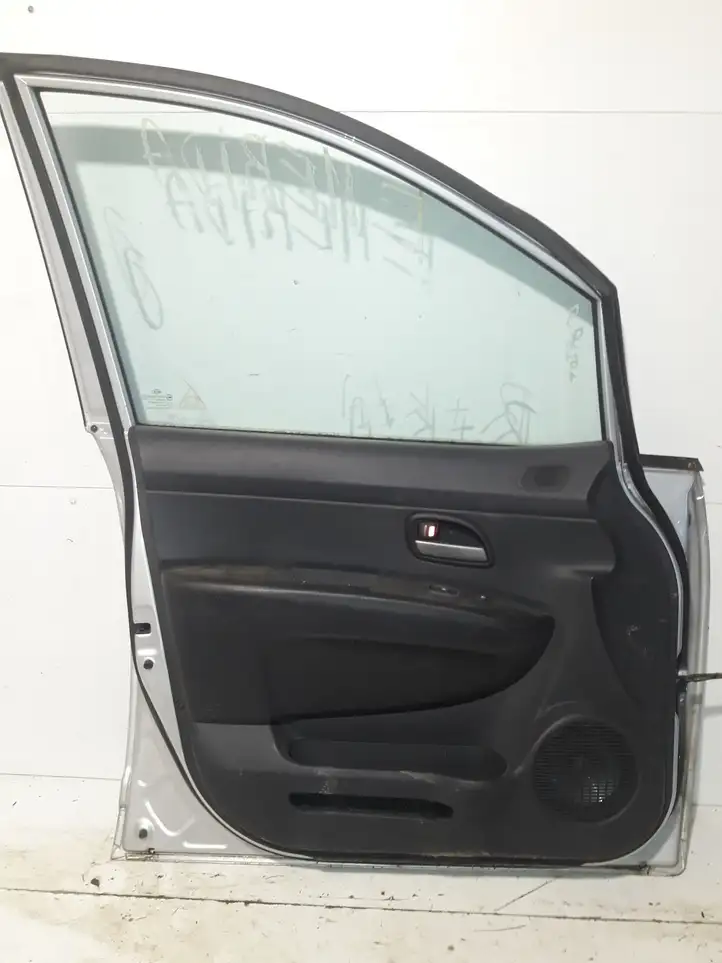 Kia Carens (2002 - 2006)   Дверь