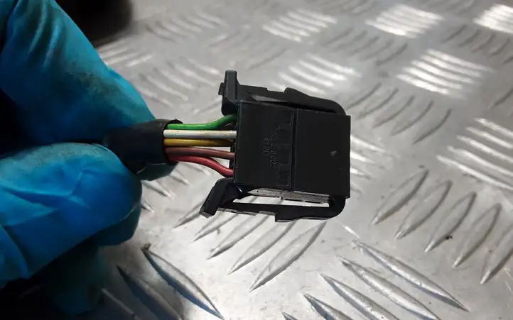 Seat Altea (2004 - 2009)   Зеркало боковое с электрическим приводом