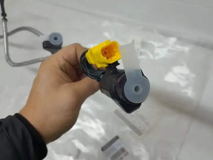 Renault Trafic III (X82) (2014 - )  204204152R Трубка для заливки жидкости AdBlue