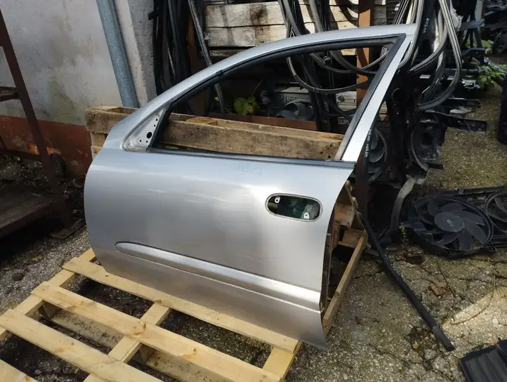 Nissan Almera N16 (2000 - 2010) Дверь — фото 2