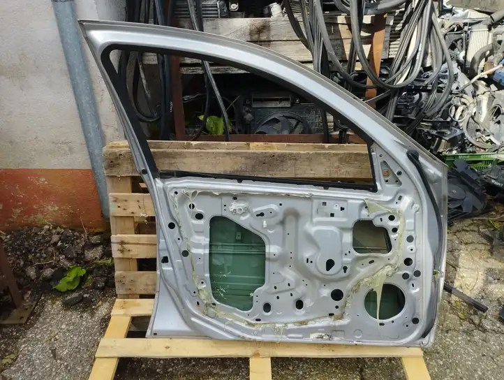 Nissan Almera N16 (2000 - 2010) Дверь — фото 3
