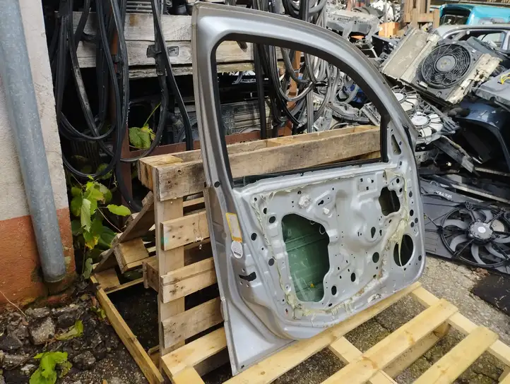 Nissan Almera N16 (2000 - 2010) Дверь — фото 4