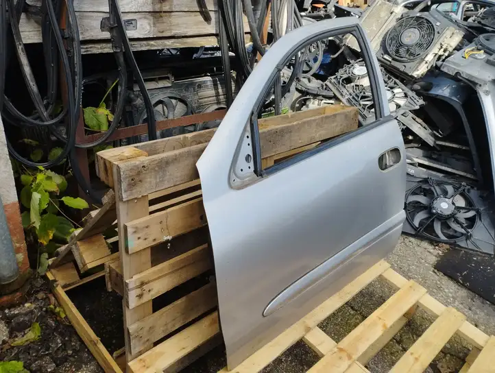 Nissan Almera N16 (2000 - 2010) Дверь — фото 6
