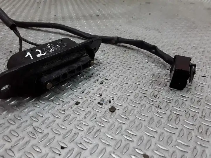 Hyundai H-1, Starex, Satellite (2004 - 2007) 935054A000 Контакт двери — фото 2