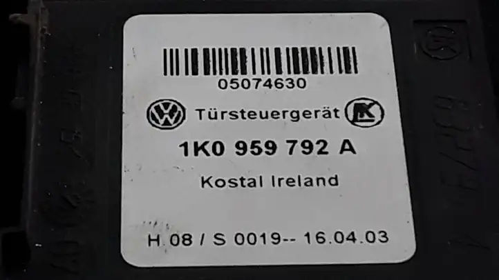 Volkswagen Touran I (2003 - 2010) 1K0959792A Мотор стеклоподъемника передний — фото 3