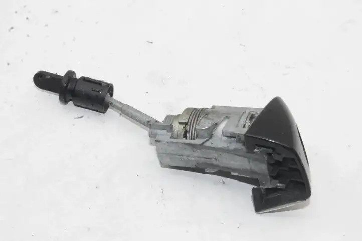 Audi A8 (2010 - 2014)   Замок передней двери