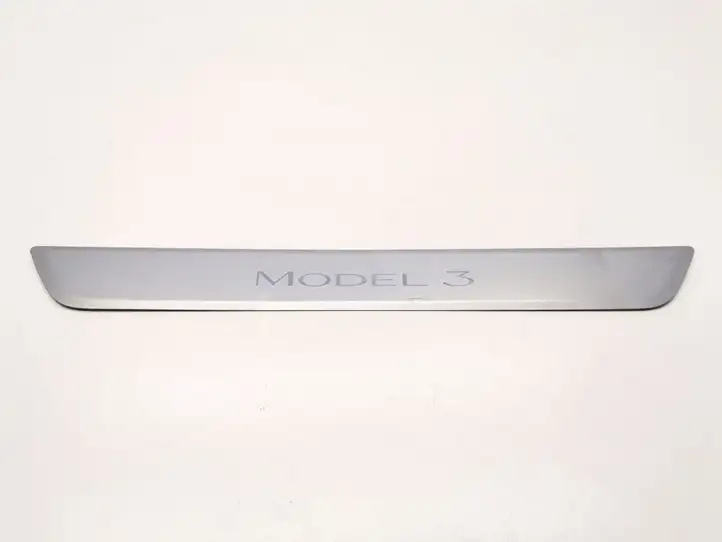 Tesla Model 3 (2017 - 2023) 109084400C Внутренняя отделка переднего порога — фото 1