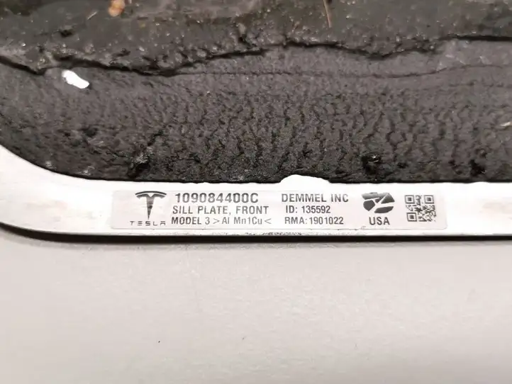 Tesla Model 3 (2017 - 2023) 109084400C Внутренняя отделка переднего порога — фото 2