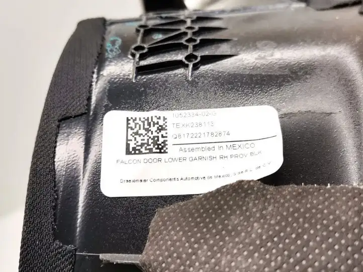 Tesla Model X (2015 - 2021) 1052334-02-G Обшивка задней двери — фото 4