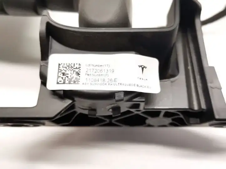 Tesla Model X (2015 - 2021) 1108418-26-E Солнцезащитный козырек — фото 3