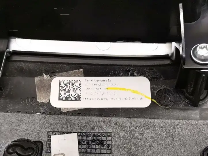 Tesla Model X (2015 - 2021) 1042772-12-C Боковой воздушный дефлектор — фото 3
