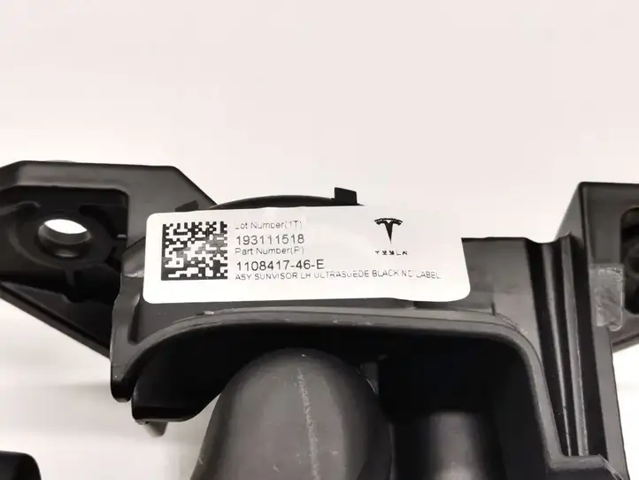 Tesla Model X (2015 - 2021) 1108417-46-E Солнцезащитный козырек — фото 4