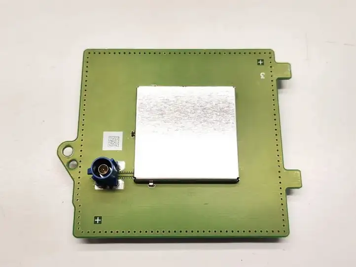Tesla Model Y (2019 - 2024) 1079734-00-C GPS антенна — фото 3