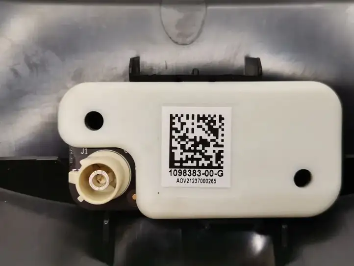 Tesla Model Y (2019 - 2024) 1098383-00-G Салонное зеркало заднего вида — фото 3