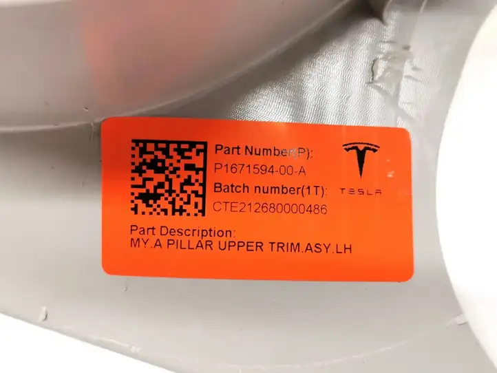 Tesla Model Y (2019 - 2024) 1671594-00-A Накладка порога — фото 2