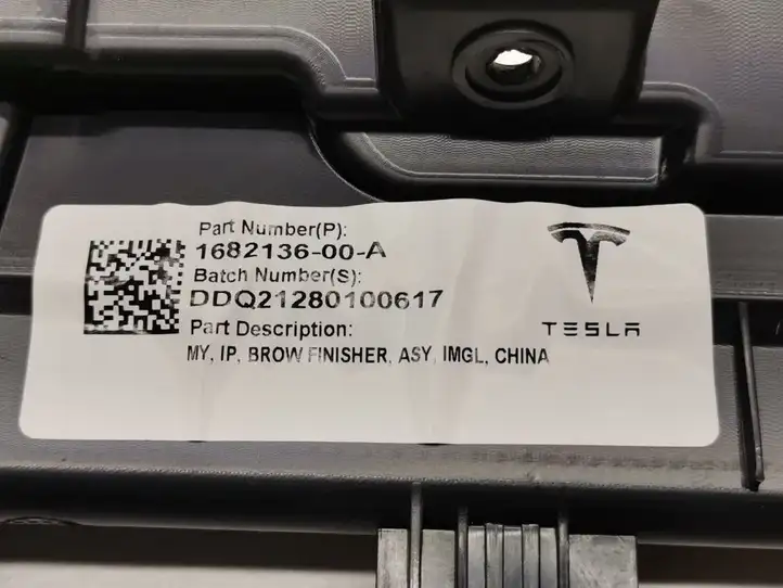 Tesla Model Y (2019 - 2024) 1682136-00-A Балка панели приборов — фото 2