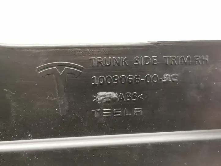 Tesla Model S (2016 - 2021) 1009066-00-C Обшивка стойки у окна — фото 2