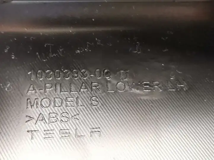Tesla Model S (2016 - 2021) 1030393-00-D Внутренняя отделка переднего порога — фото 3