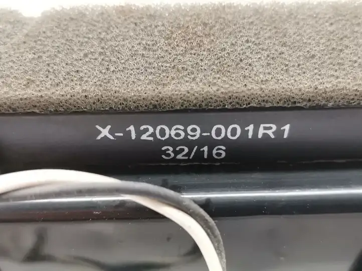 Tesla Model S (2016 - 2021) X12069001R1 GPS антенна — фото 2