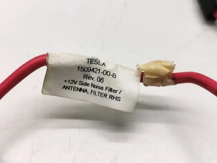 Tesla Model 3 (2017 - 2023) 1509421-00-B GPS антенна — фото 2