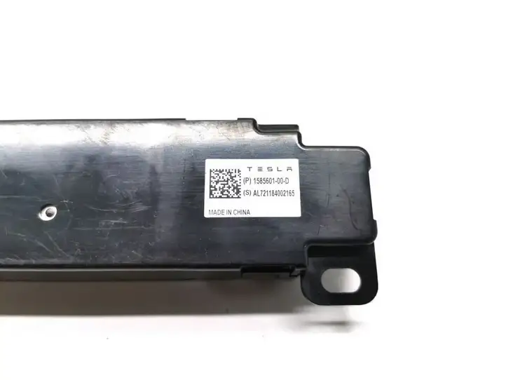 Tesla Model 3 (2017 - 2023) 1585601-00-D GPS антенна — фото 3