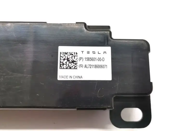 Tesla Model 3 (2017 - 2023)  1585601-00-D Антенна (антенна GPS)