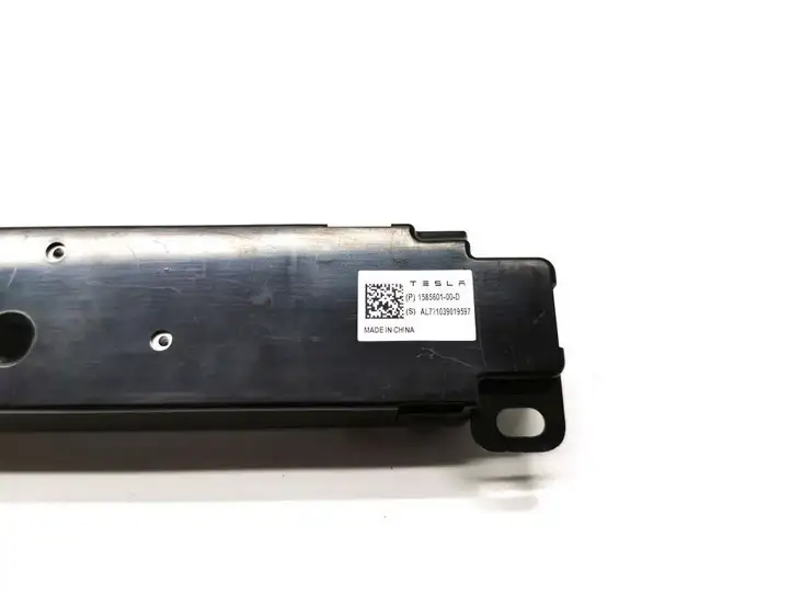 Tesla Model 3 (2017 - 2023) 1585601-00-D GPS антенна — фото 3