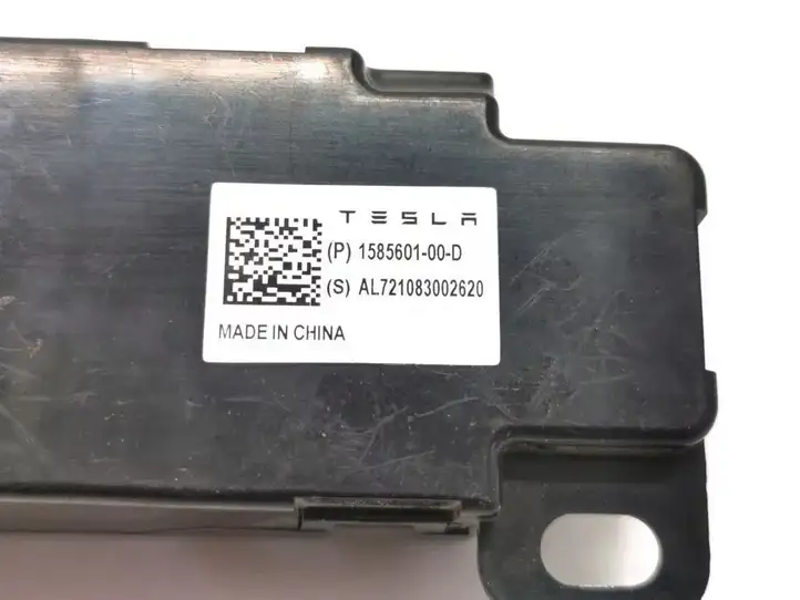 Tesla Model 3 (2017 - 2023) 1585601-00-D GPS антенна — фото 2