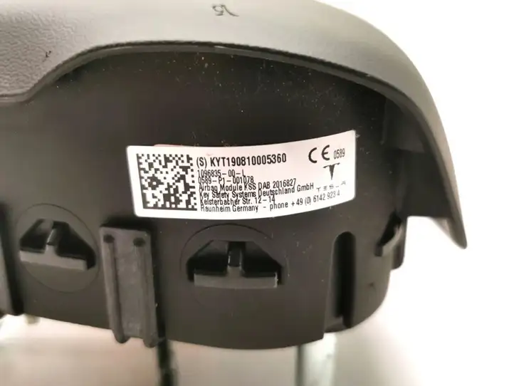Tesla Model 3 (2017 - 2023) 1096835-00-L Подушка безопасности руля — фото 3