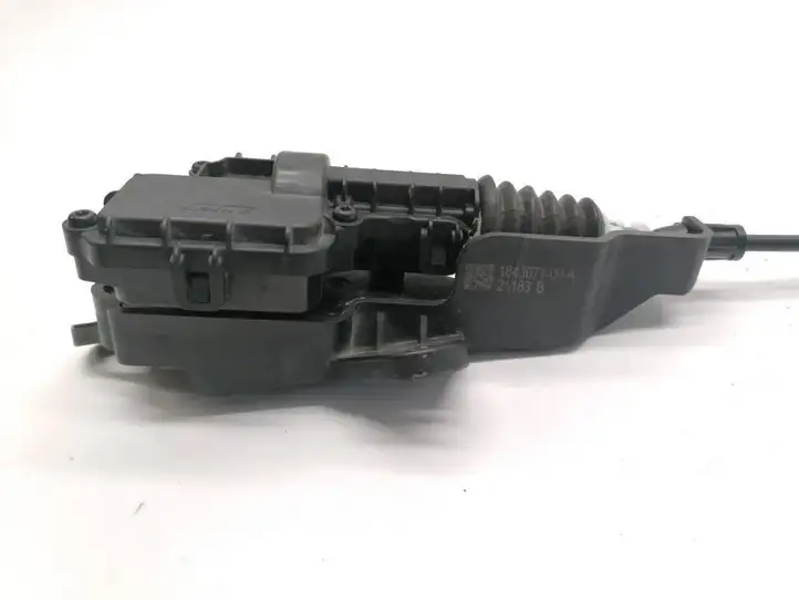 Tesla Model 3 (2017 - 2023) 1643071-00-A Ручка открытия капота — фото 4