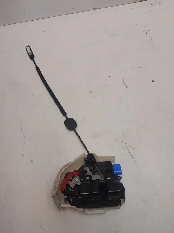 Volkswagen Golf Plus (2004 - 2008)  3D1837015AB Замок передней двери