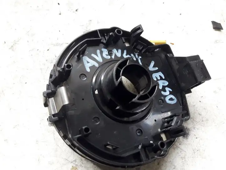 Toyota Avensis Verso (2004 - 2009) Контактное кольцо SRS — фото 2