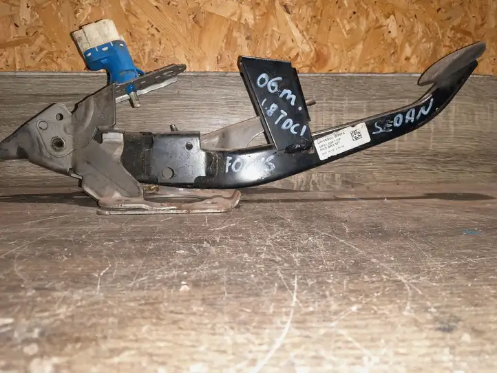 Ford Focus (2005 - 2008)  BQ6FA Тормозная педаль