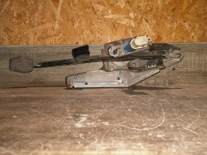 Ford Focus (2005 - 2008)  BQ6FA Тормозная педаль